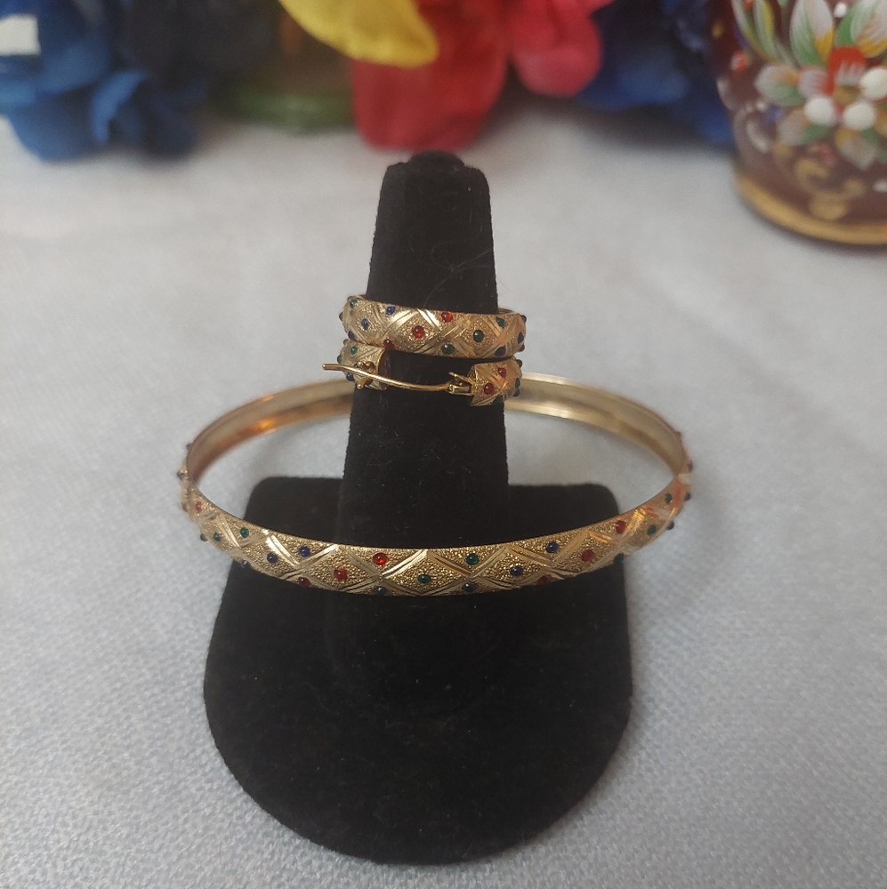 10K Gold Textured Diamond Cut Bangle Bracelet & Earrings